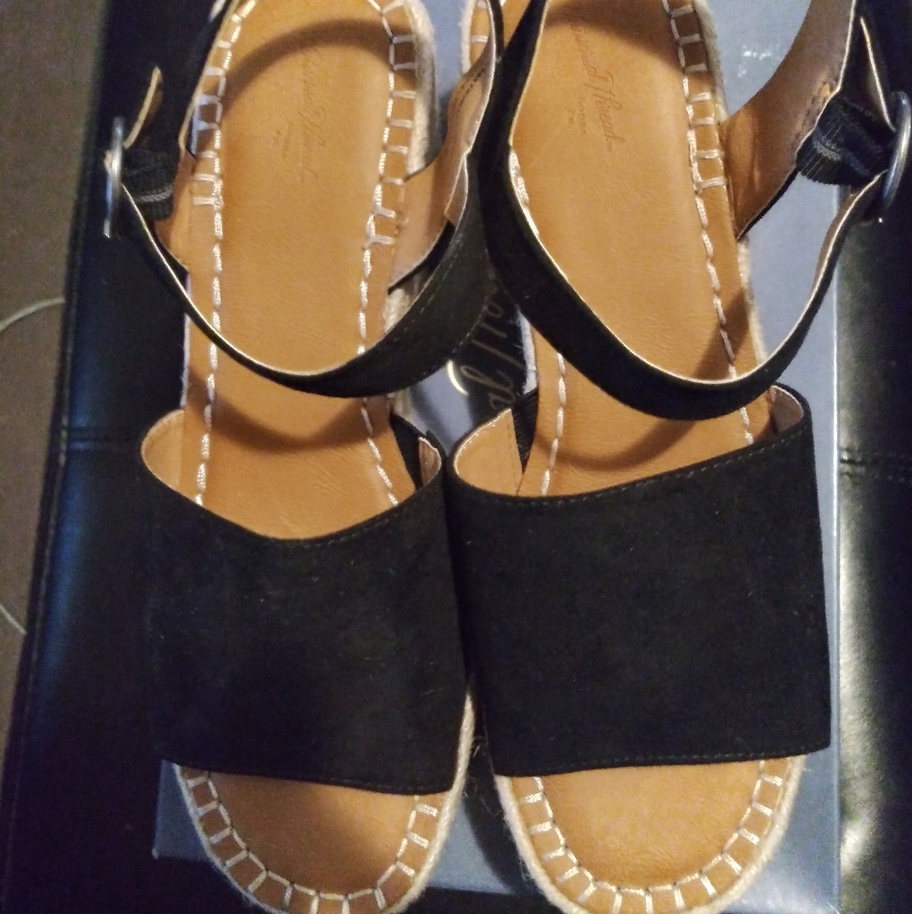 2 pair of Universal thread platform sandals